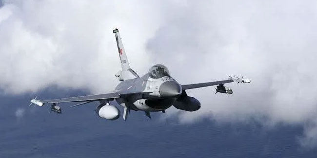 Türk F-16'lar o ülkede şov yaptı