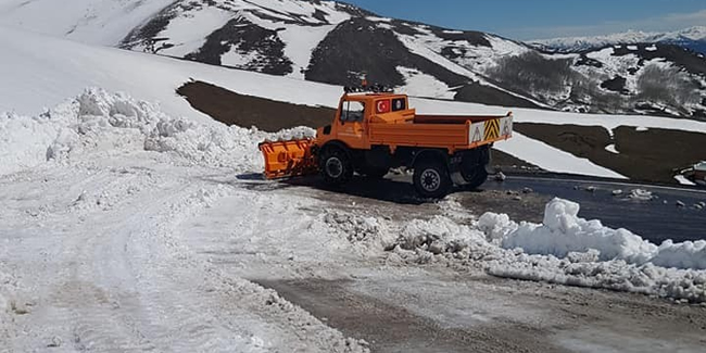 Bayburt - Trabzon arasında baharda karla mücadele