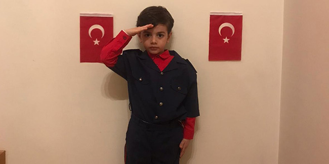 6 yaşında İstiklal Marşı'nın 10 kıtasını hatasız okuyor