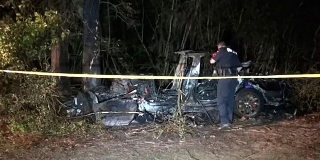 ABD’de sürücüsüz Tesla aracı kaza yaptı: 2 ölü