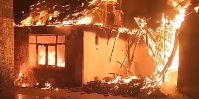Kullanılmayan bina alev alev yandı: Mahalleli sokağa döküldü