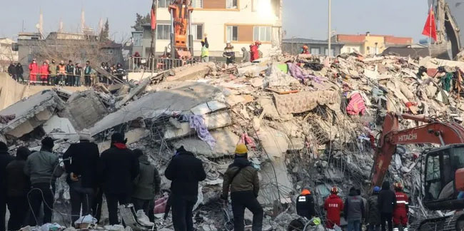 Depremde 60 kişinin yaşamını yitirdiği apartman ruhsatsız ve projesiz inşa edilmiş