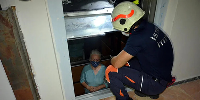Avcılar'da asansörde mahsur kalan kadını itfaiye kurtardı