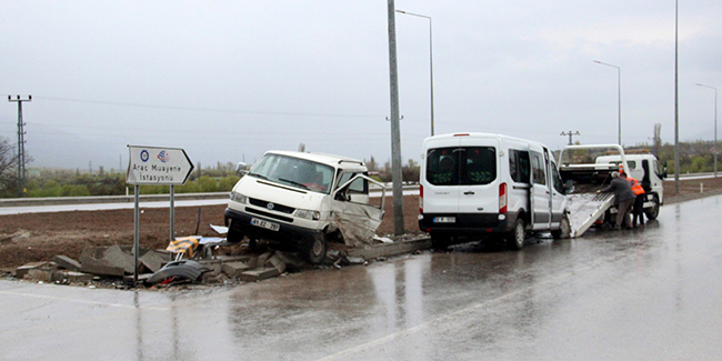 Sivas’ta trafik Kazası: 4 Yaralı