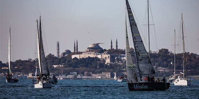 İstanbul Boğazı'nda yelkenli şöleni