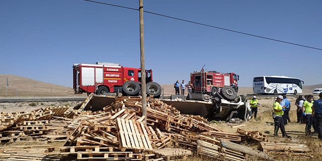 Karaman’da palet yüklü kamyon devrildi: 1 ölü