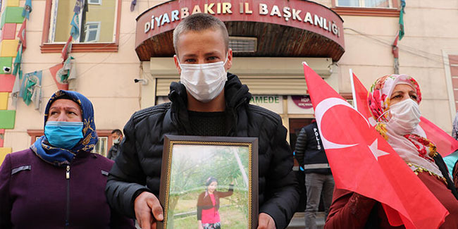 Diyarbakır annelerinin oturma eylemine iki aile daha katıldı