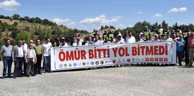 STK'lar Balıkesir'deki ölüm yolunda eylem yaptı