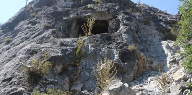 Defineciler kaya mezarını dinamitle patlatıp tahrip etti