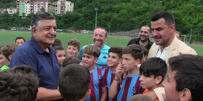 Yılmaz Vural, Trabzonspor Okulu'nu ziyaret etti