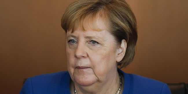 Merkel, Almanya'nın yanmalı motorlu araçlardan vazgeçeceğini duyurdu