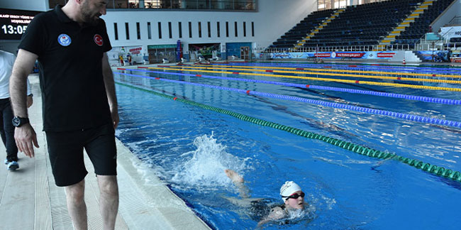 Trabzon'da minik yüzücü pes etmedi, paralimpik milli takımına girdi
