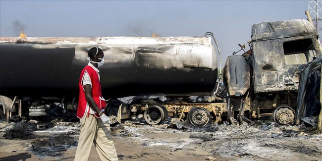 Yakıt tankeri patladı: En az 50 ölü