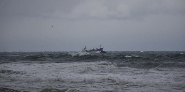 Hollanda'da gemi kazası: Batan geminin mürettebatına ulaşılmaya çalışılıyor