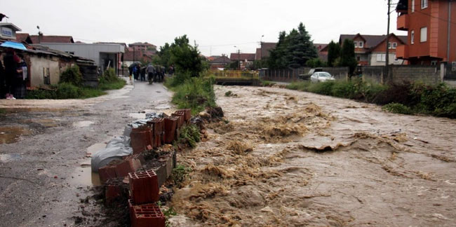 Sırbistan’da sel vurdu: OHAL ilan edildi!
