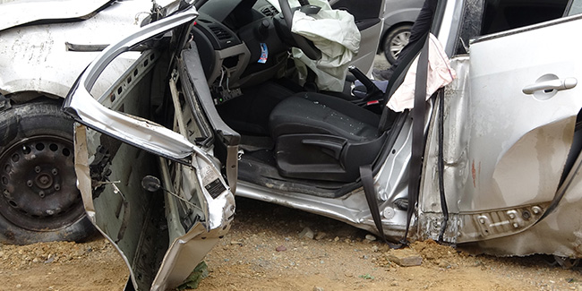 Başakşehir’de takla atan otomobilde 2 kişi yaralandı
