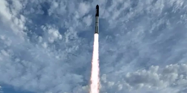 Dünyanın en büyük ve en güçlü uzay roketi ilk kez yörüngeye çıktı!