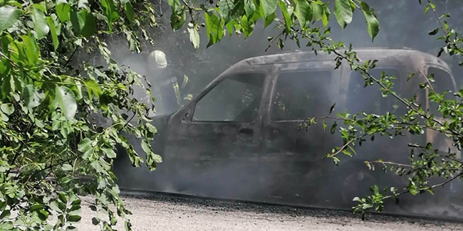 Spil Dağı’ndaki araç yangını korkuttu