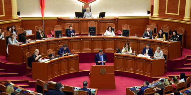 Arnavutluk’ta bir ilk! Cumhurbaşkanlığı seçimi adaysız yapıldı