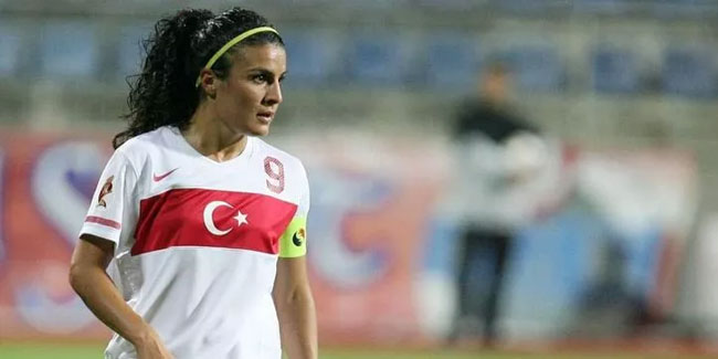 Avrupa’nın en iyi Türk kadın futbolcusu Denizli’ye geliyor