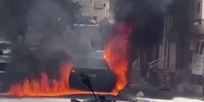 Üsküdar'da bir otomobil alev alev yandı
