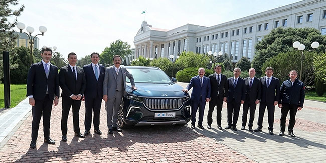 Özbekistan Cumhurbaşkanı TOGG'unu teslim aldı