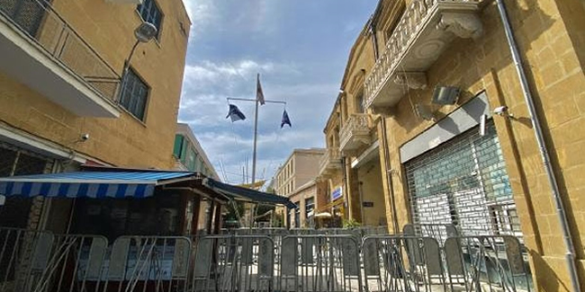 Kıbrıs Rum yönetimi, tüm sınır kapılarını kapattı