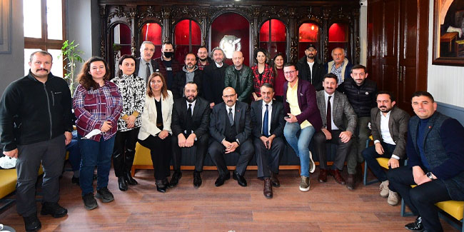 Trabzon Valisinden gazetecilere kutlama