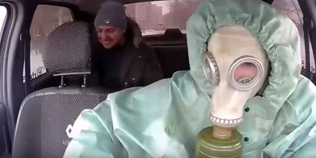 Rus taksi şoförlerinden korona virüsüne karşı maskeli önlem