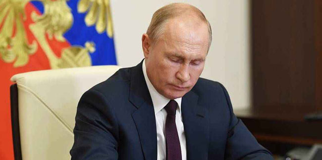 Putin imzayı çaktı! Eş cinsellik 'yıkıcı değerler' kapsamına alındı