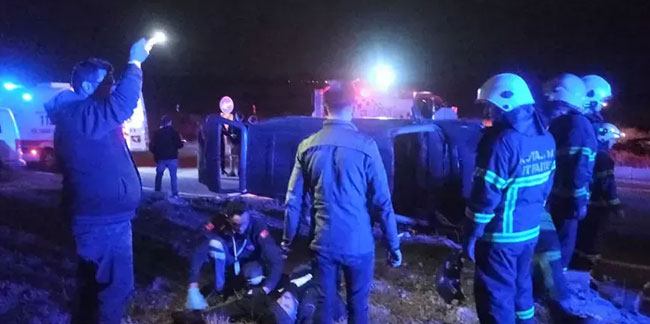 Minibüs polis araçlarına çarpıp takla attı! 6'sı polis 9 kişi yaralandı