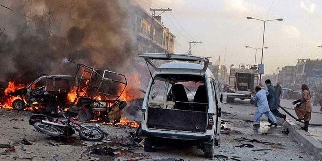 Pakistan'da bombalı saldırı: En az 6 ölü!