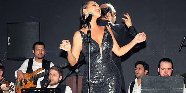 Antalya'da Hülya Avşar konseri