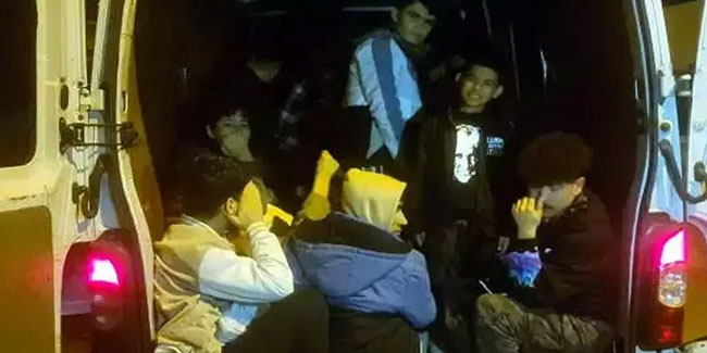 Çanakkale'de minibüsten 34 kaçak göçmen çıktı