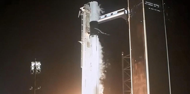 SpaceX 4 astronotu uzay istasyonuna gönderdi