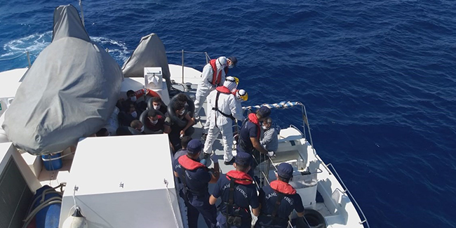 Mersin açıklarında 11 düzensiz göçmen yakalandı