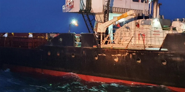 Boğaz girişinde balıkçı teknesiyle kargo gemisi çarpıştı 