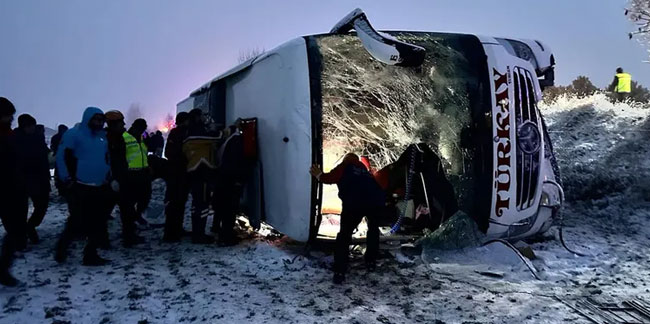Kastamonu'da otobüs devrildi: Feci kazada 6 kişi hayatını kaybetti, çok sayıda yaralı var