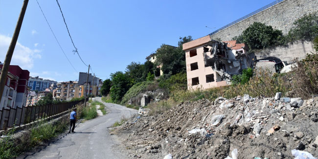 Erdoğdu'da yıkımlar sürüyor