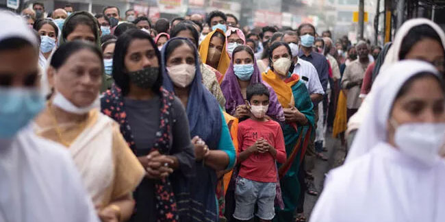 Koronavirüs geri mi dönüyor? Hindistan'dan gelen haberler bilim dünyasını alarma geçirdi...