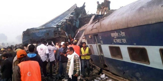 Katliam gibi tren kazası: En az 50 ölü