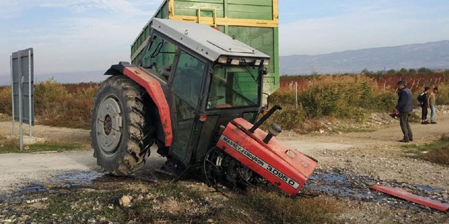 Denizli'de hemzemin geçitte kaza: Tren traktöre çarptı
