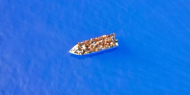 Lübnan'da 60 kişilik tekne battı!