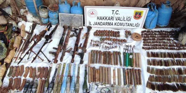 Hakkari'de PKK'nın silah, patlayıcı ve mühimmatı ele geçirildi
