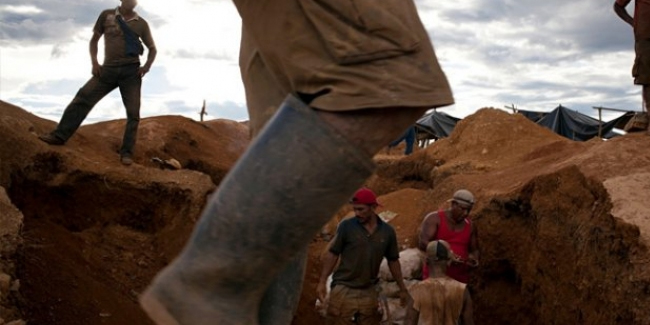 Nijerya'da 27 kaçak madenci yakalandı