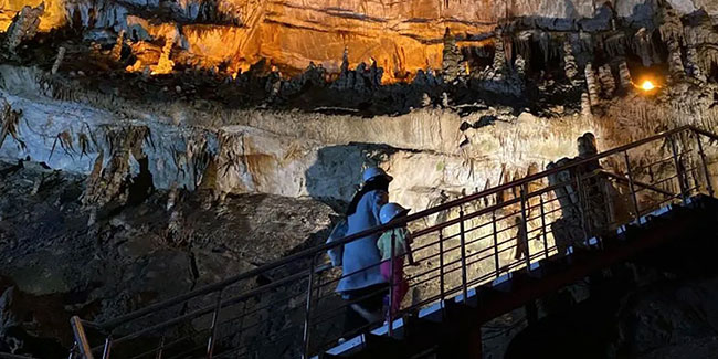 3.5 milyon yıllık mağara turistlerin göz bebeği oldu! Ziyaretçi rekoru kırdı