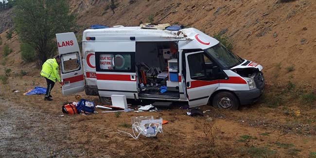 Yozgat’ta hasta bebeği taşıyan ambulans kaza yaptı: 4 yaralı 
