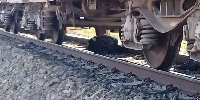Tren hemzemin geçitte tıra çarptı: 1 ölü