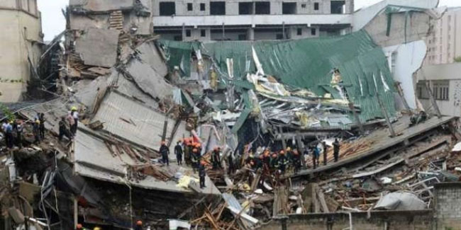 Endonezya'da bina çöktü: En az 12 kişi hayatını kaybetti