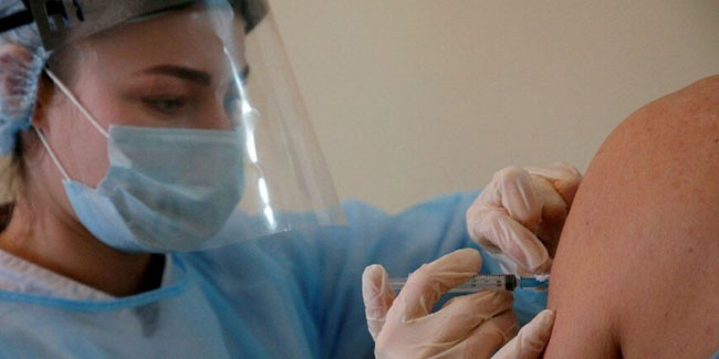 MHRA doğruladı: İngiltere’de AstraZeneca aşısı olan 7 kişi öldü